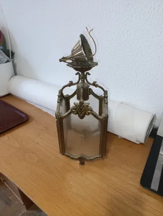 Lámpara de latón con detalles de cristal