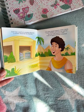 Libro Biblia y Comunión