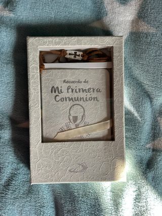 Libro Biblia y Comunión