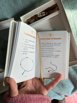 Libro Biblia y Comunión