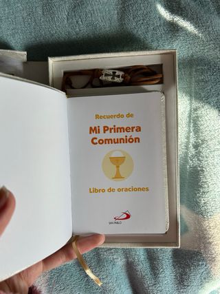 Libro Biblia y Comunión