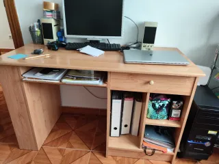 Mesa de escritorio de madera