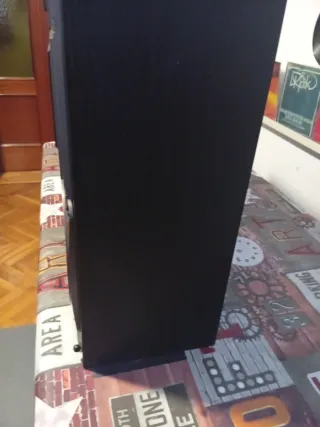 Altavoces AVG Negros