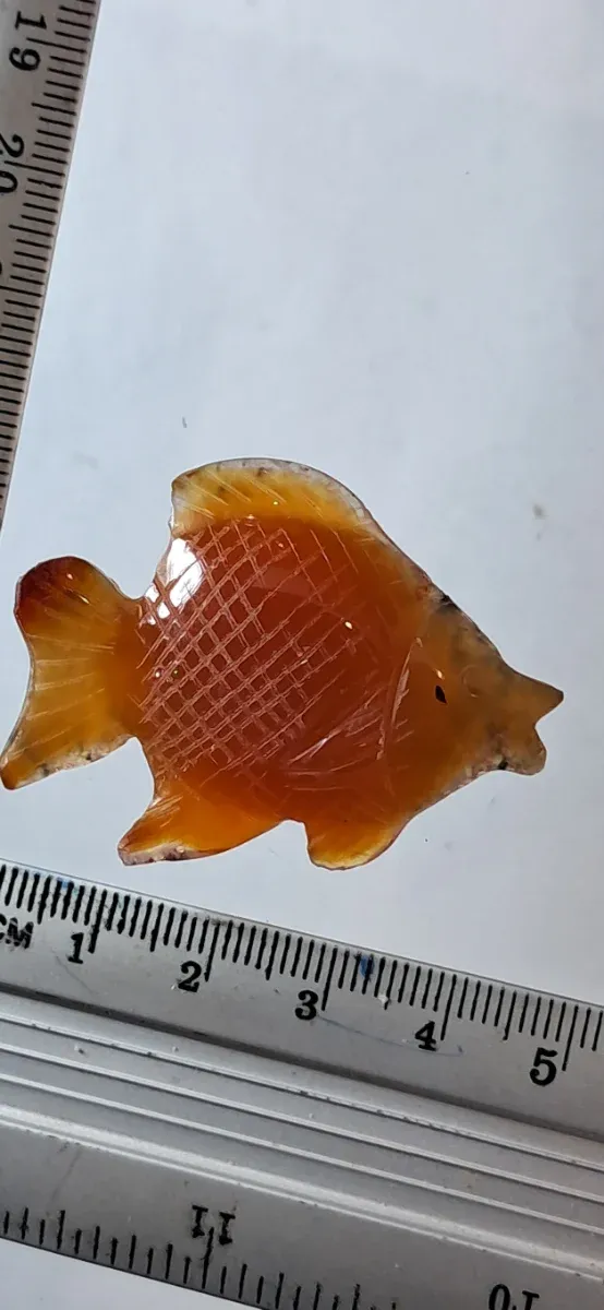 Pesce in corniola intagliata