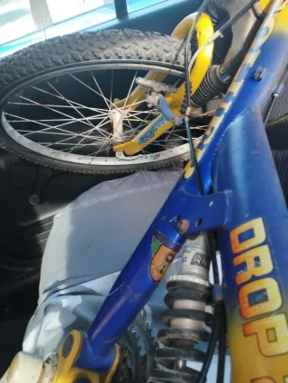 Bicicleta Montaña Azul y Amarilla para piezas