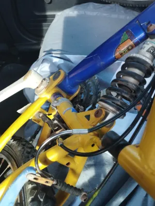 Bicicleta Montaña Azul y Amarilla para piezas