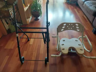 Andador y silla giratoria para ducha