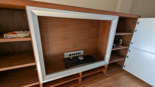 Mueble TV madera y blanco