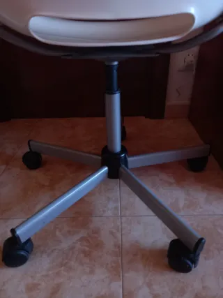 Silla de escritorio blanca moderna multifuncional