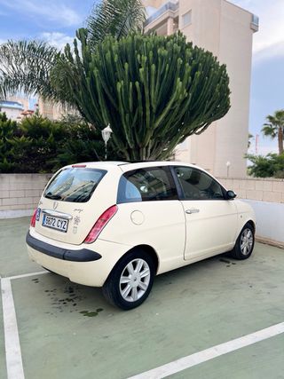 Lancia Ypsilon 2004 automático