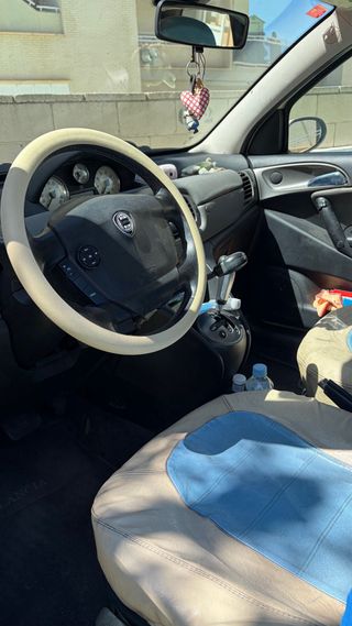 Lancia Ypsilon 2004 automático