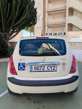 Lancia Ypsilon 2004 automático