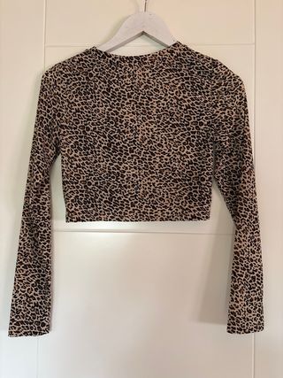 Crop top leopardo manga larga