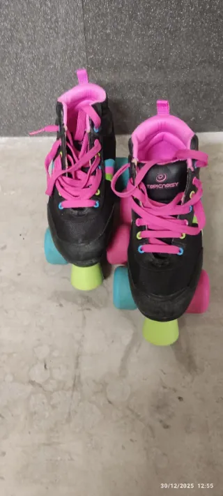 Patines de ruedas infantiles negros y rosas