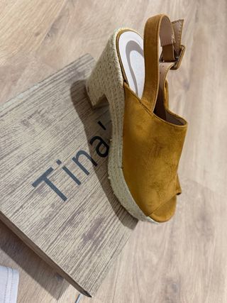 Sandalias mostaza plataforma tacón esparto