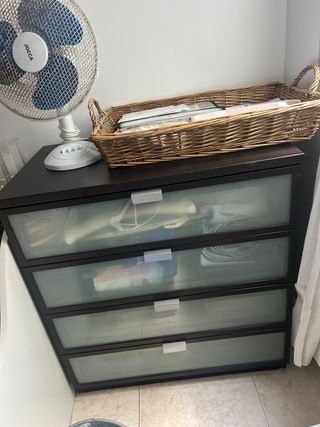 Cómoda Ikea Madera y Cristal