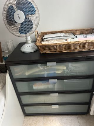 Cómoda Ikea Madera y Cristal