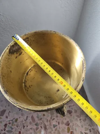 Macetero antiguo de bronce