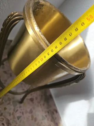 Macetero antiguo de bronce