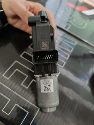 Motor de elevalunas izquierdo delantero  Seat ibz