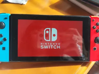 Nintendo Switch V2 Azul/Rojo + Super Smash Bros