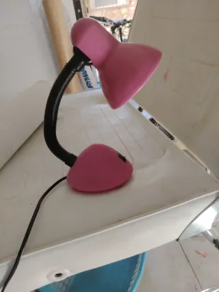 Lámpara de mesa rosa flexible