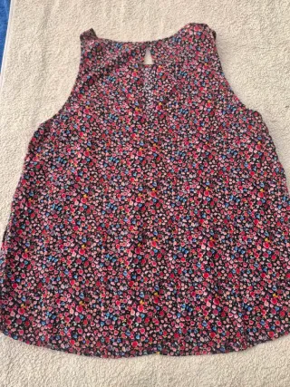 Blusa T M floral. Medidas en descripción