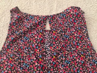 Blusa T M floral. Medidas en descripción