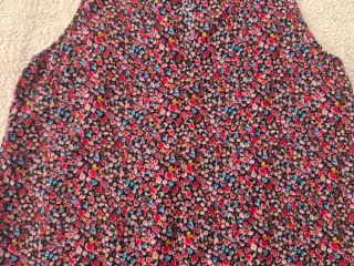 Blusa T M floral. Medidas en descripción