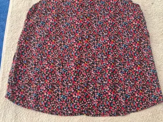 Blusa T M floral. Medidas en descripción