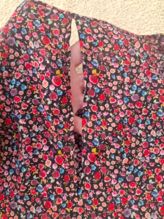 Blusa T M floral. Medidas en descripción