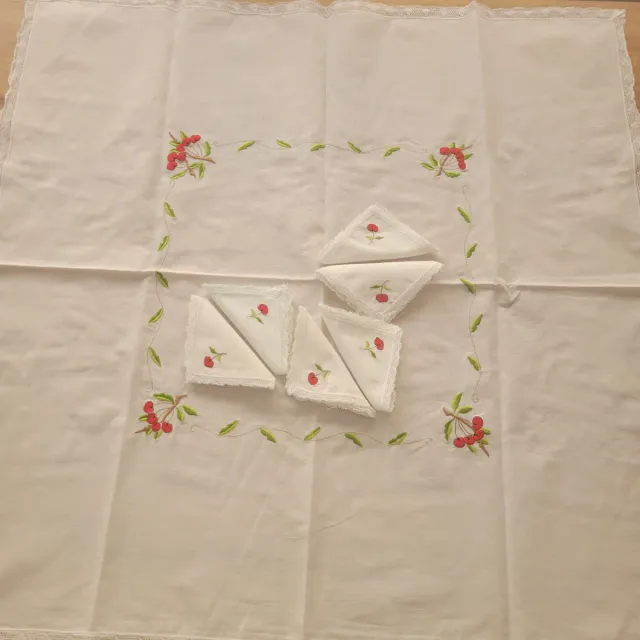 Mantel y servilletas con cerezas