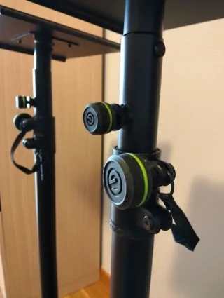 Soportes para altavoces.