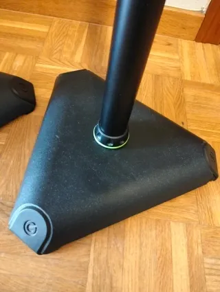 Soportes para altavoces.