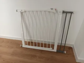 Valla de bebé para escaleras 87,5 x 75 munchkin