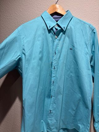 Camisa de hombre azul
