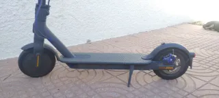 Patinete eléctrico negro