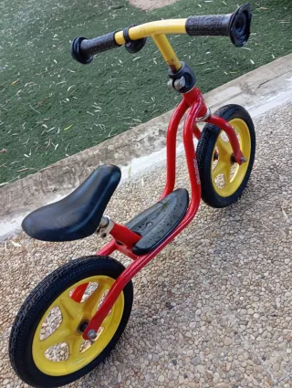 Bicicleta infantil Puky roja y amarilla