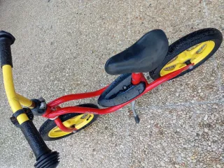 Bicicleta infantil Puky roja y amarilla