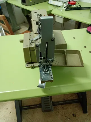 Máquina de coser botón industrial