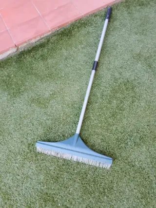 Escoba para césped artificial