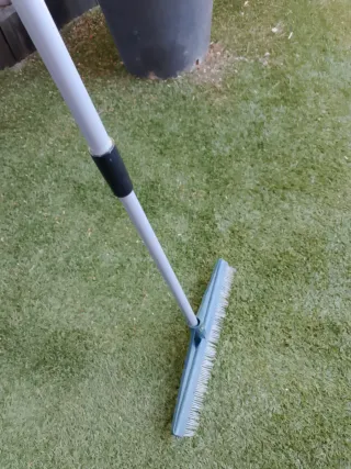 Escoba para césped artificial