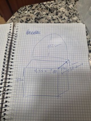 Mueble de madera y cristal