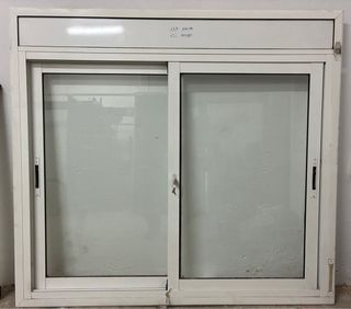 Ventana corredera blanca cristal transparente