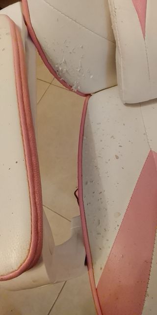 Silla gamer blanca y rosa