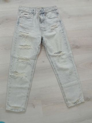 Pantalón vaquero Stradivarius Roto T.38
