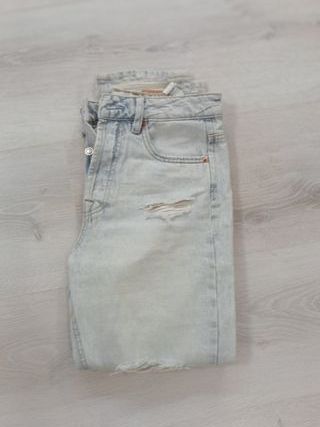 Pantalón vaquero Stradivarius Roto T.38