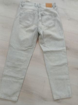 Pantalón vaquero Stradivarius Roto T.38