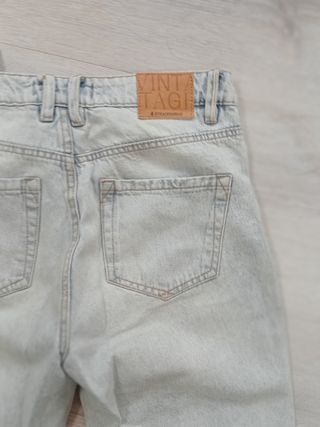 Pantalón vaquero Stradivarius Roto T.38