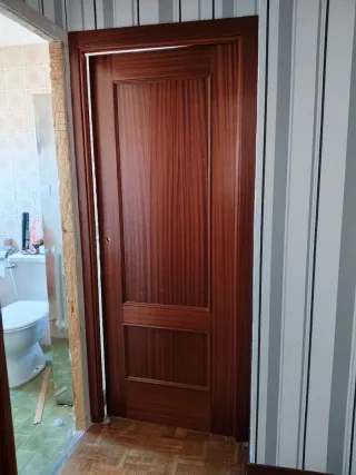 3 puertas de  madera 72cm sin pomo.